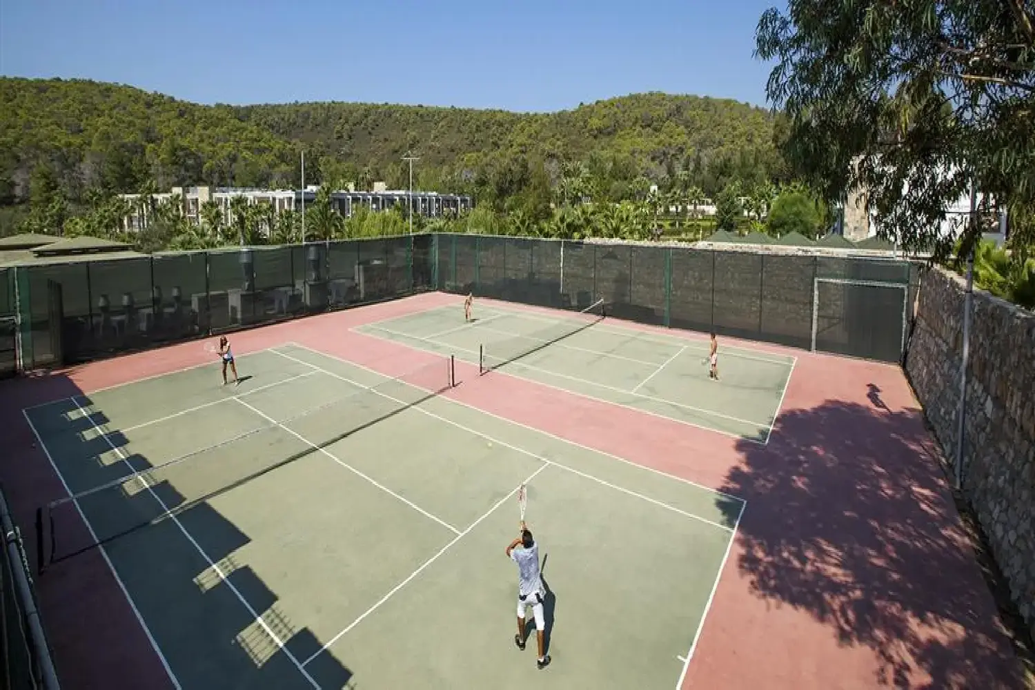 Tennis Courts at Cyrstal Green Bay